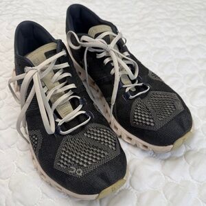 ON Cloud Tec Running Shoes in Navy Women's Size 6.5